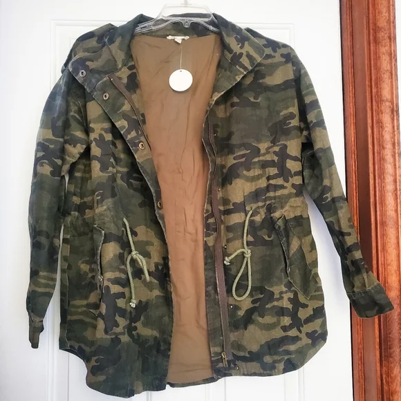Oddi Caravan Camo Jacket NWT Size Medium/Large M/L from Mindy Mae's Market MMM - Picture 2 of 4